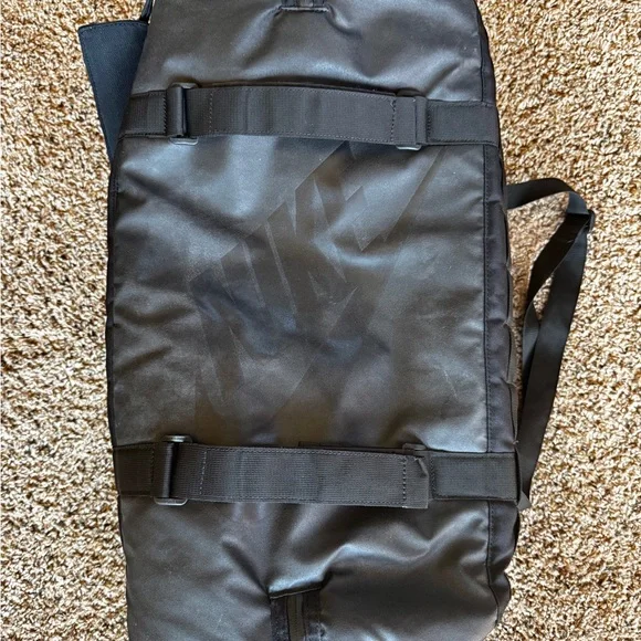 Nike RPM Black Duffel Bag - Picture 4 of 16
